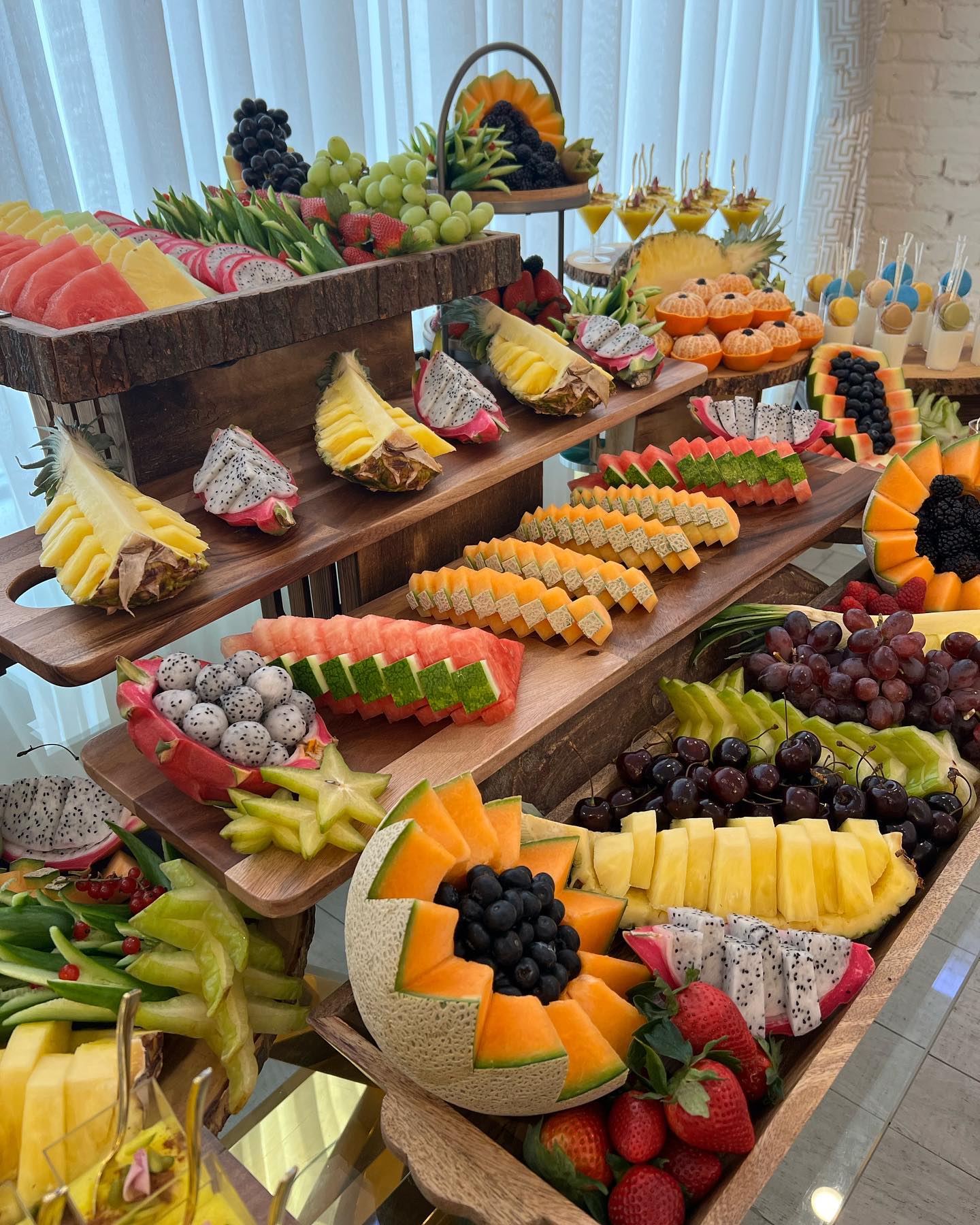 Exposição de frutas prontas para distribuição